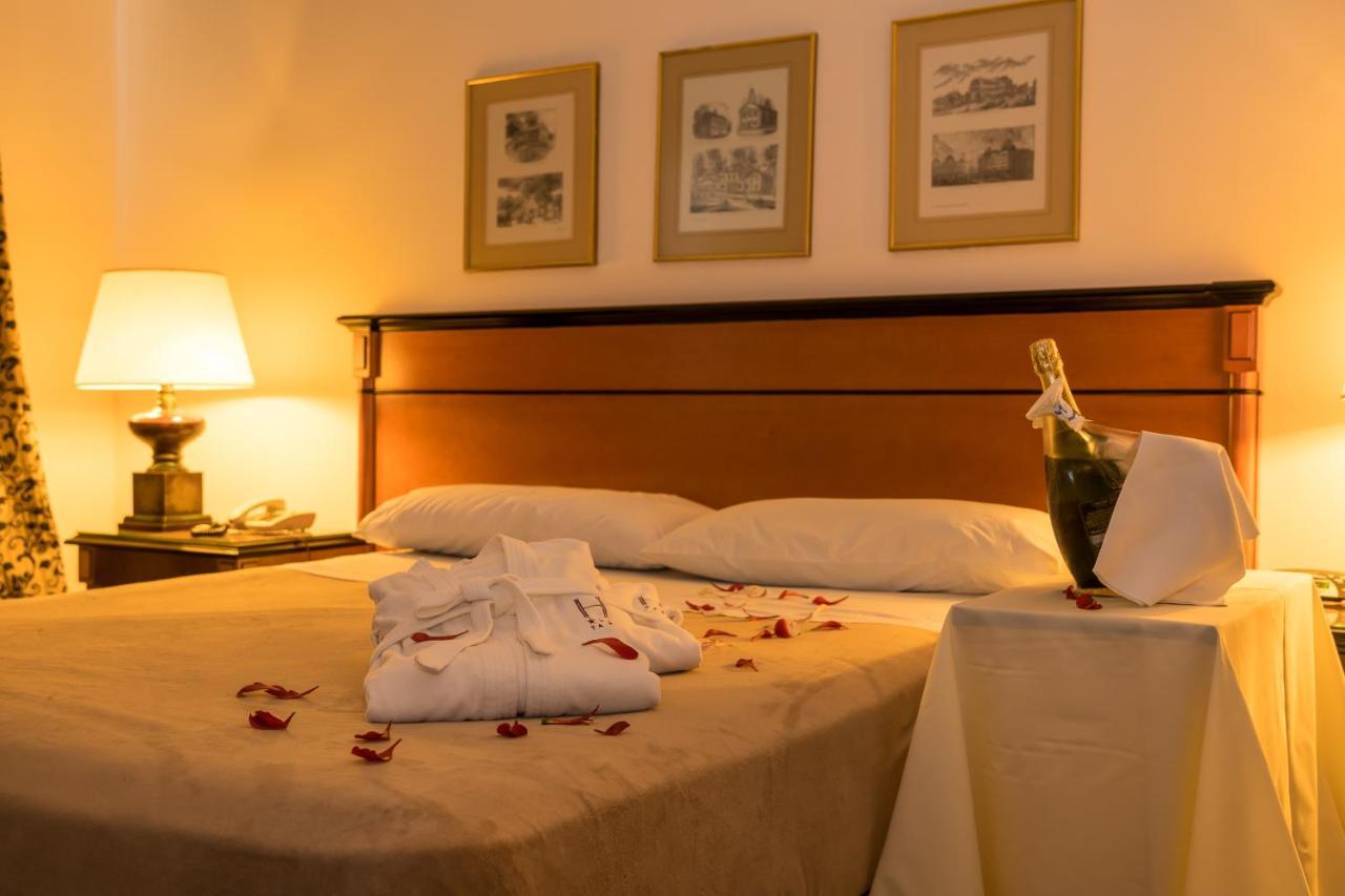 Hotel Libertador ตันดิล ภายนอก รูปภาพ